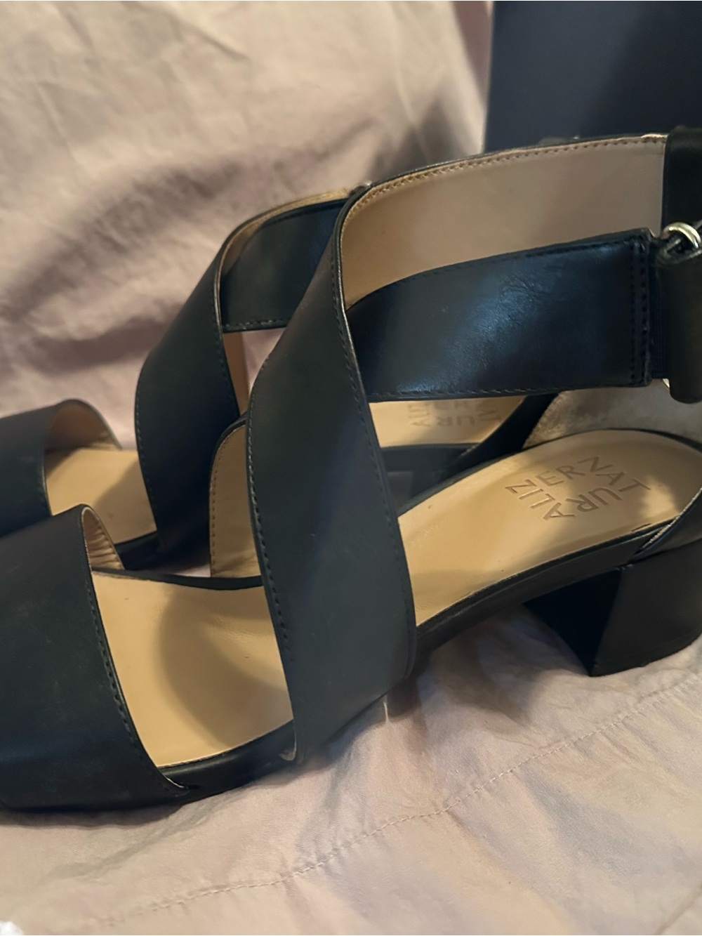 Naturalizer Black Cross Strap Block Heel Sandal Size 8.5 Ankle Strap Open Toe - Picture 9 of 9